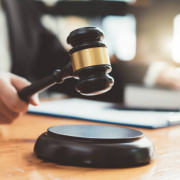 (Не)відповідність пропозиції переможця медико-технічним вимогам замовника. Позиція ДАСУ та суду